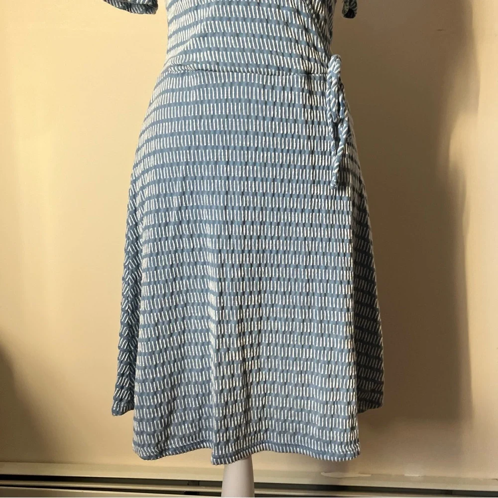 Caution to the Wind Baby Blue Faux Wrap Short Sleeve Mini Dress size Medium - Picture 4 of 8